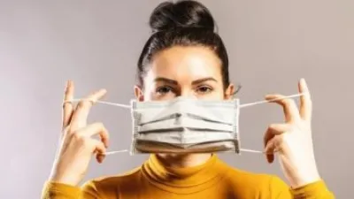 الخبراء يحذرون: أقنعة الوجه قنبلة بلاستيكية تهدد بكارثة بيئية