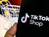تحذير: محتالون يستخدمون الذكاء الاصطناعي لتقليد بائعي TikTok Shop بهدف سرقة أموالك ونشر برامج خبيثة