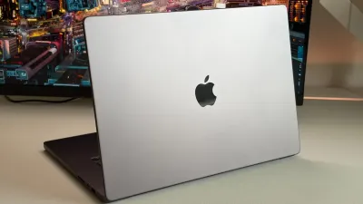 هل قيّدت Apple أداء شريحة M5 Max سراً؟ الحقيقة وراء التحديث الأخير