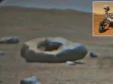 مسبار ناسا يرصد صخرة غريبة على شكل donut على سطح المريخ والعلماء يكشفون حقيقتها