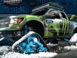 كين بلوك يحصل على فورد F150 مجنزرة للعب على الجليد!
