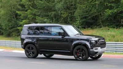 لاندروفر ديفندر بمحرك V8 تجرى الاختبارات في ألمانيا