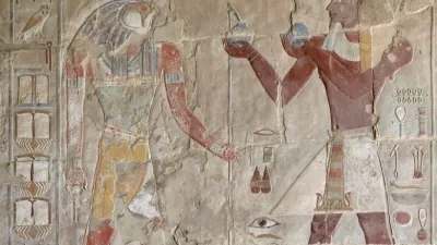 الملكة نفرنفرو آتون