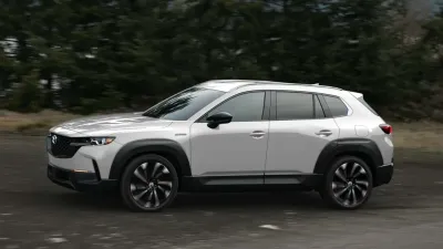 شركة Mazda تراهن على سيارات الكروس أوفر: لماذا لن ينتهي عصر الدفع الرباعي؟
