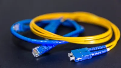 موصلات وكابلات RS232 في الاتصالات التسلسلية