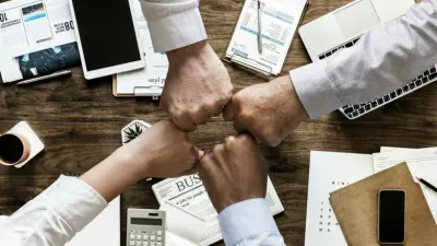 إيجابيات وسلبيات اللجان التنظيمية