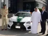 شرطة دبي تضم لكزس RC F بقوة 467 حصان لأسطولها الفائق