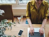 الصينيون يبتكرون نسيجا ذكيا يساعد فى تصحيح وضعية الجلوس