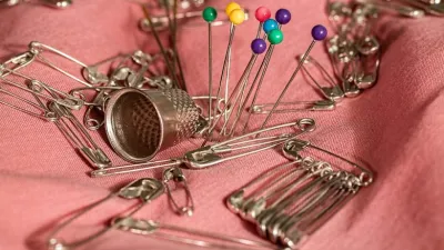 قصة اختراع الدبابيس