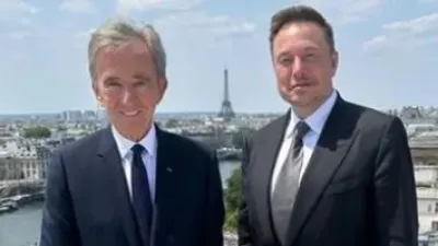 صورة لقاء السحاب.. ماسك وبرنارد أرنو أغنى رجلين على ظهر الكوكب