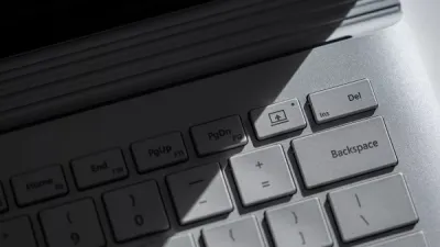 تقول Microsoft إن المتسللين تمكنوا من رؤية بعض التعليمات البرمجية المصدر الخاصة بها