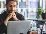 تطبيق يتيح للآباء الإشراف الكامل على هواتف أبنائهم لحمايتهم على الانترنت