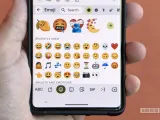 لوحة الإيموجي في Gboard تكبر: شبكة 8 أعمدة تجعل الأيقونات أكبر بنسبة 12.5% لنقرات أدق