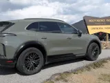 مراجعة سيارة Porsche Cayenne Turbo EV: وحش كهربائي بسعر 163,000 دولار يتفوق على السيارات الخارقة