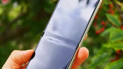 Samsung Galaxy Z Flip 8 Review: Exynos 2600 Crushes Motorola's Best