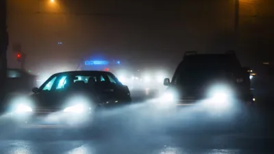 المرور السعودي يحدد الحالات التي يجب فيها اضاءة المركبات وغراماتها