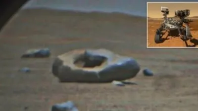 مسبار ناسا يرصد صخرة غريبة على شكل donut على سطح المريخ والعلماء يكشفون حقيقتها