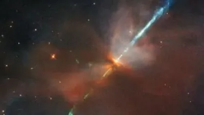 تلسكوب هابل يصور نجما يقذف نفثات من الغاز فى ظاهرة نادرة