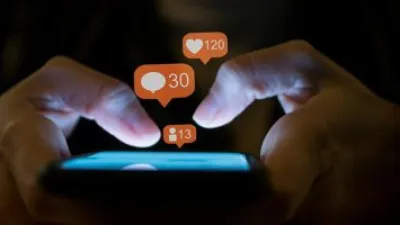 هل يمكن أن يقاضى فيس بوك موظفته السابقة فرانسيس هوجن بعد إثارة الرأى العام؟