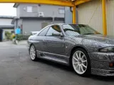 زوجة تساعد زوجها لتحويل سيارته نيسان Skyline GTR للوحة فنية غير تقليدية