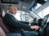 كيفية توصيل هاتف الآيفون بمسجل السيارة