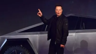 إيلون ماسك يكشف عن خطط لجعل روبوت Tesla Bot رفيقًا مناسبًا