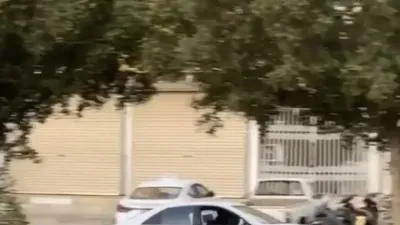 بدون إطارات خلفية .. مواطن يمارس التفحيط في الرياض