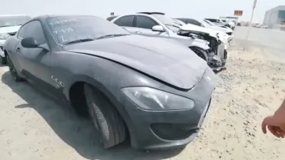 لماذا يوجد في دبي سيارات فائقة مهجورة ؟