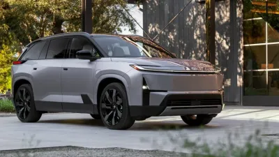 شركة Toyota تؤجل إطلاق 2027 Highlander EV للتركيز على أرباح السيارات الهجينة