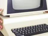 ما اسم مخترع الحاسوب