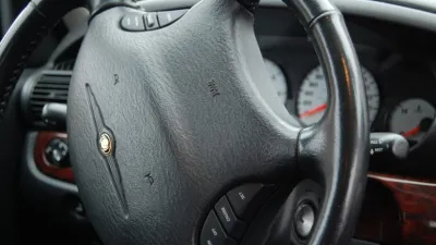 ما لا تعرفه عن سيارة كرايسلر S300