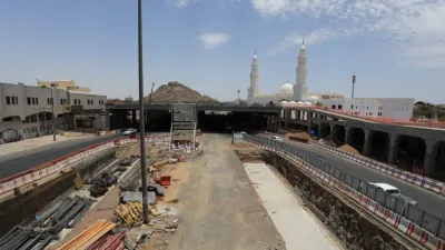 صور لتنفيذ نفق تقاطع طريق خالد بن الوليد وعاصفة ترابية بطريق المفرق جدة