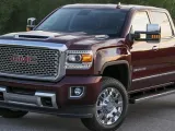 GMC سييرا دينالي HD 2017 تخرج في صور تشويقية بغطاء محرك خاص