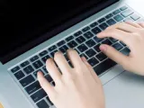 تعرف على سلبيات وإيجابيات ومجالات استخدام الحاسوب