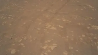 مستكشف المريخ يختبر تقنية جديدة تسمح له بحل مشكلة انسداد أنبوب أخذ العينات