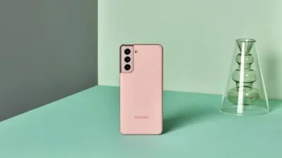 تؤكد شركة Samsung أنها ستزيل أجهزة الشحن والسماعات من علب الهاتف