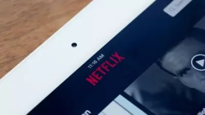 نتفليكس تعمل على تطوير خيار البث المباشر للمرة الأولى