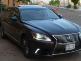 تجربة ادارة الموقع للفاخرة لكزس LS 460 موديل 2013 على شوارع المملكة العربية السعودية