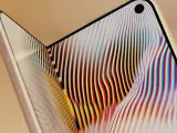 الإصدارات التجريبية لنظامي iOS 27 وmacOS 27 تكشف عن هاتف iPhone Fold وجهاز MacBook باللمس