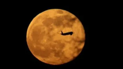 العلماء يؤكدون أخيرا ما بداخل القمر.. اعرف التفاصيل