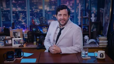 اقتصاد صُناع المحتوى يبتلع البرامج المسائية: كيف تعيد منصة YouTube صياغة التلفزيون
