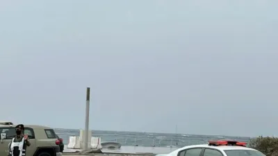 مرور جدة يحول الحركة من الواجهة البحرية بسبب ارتفاع موج البحر