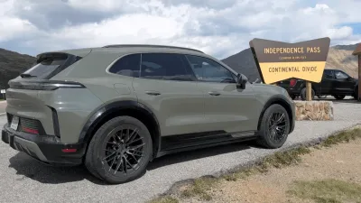 مراجعة سيارة Porsche Cayenne Turbo EV: وحش كهربائي بسعر 163,000 دولار يتفوق على السيارات الخارقة