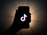إضافة ملصقات التبرع إلى مقاطع الفيديو في TikTok