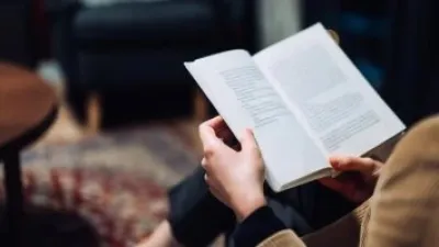 عكس توجهات العالم.. مدارس السويد تهجر الأجهزة اللوحية وتعود إلى الكتب