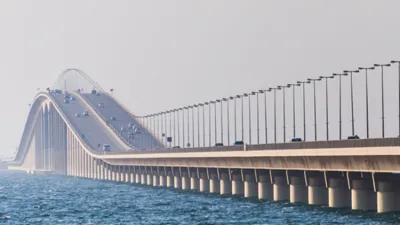 القضاء الاداري بالدمام يحكم بالسماح بمرور الدراجات النارية على جسر الملك فهد
