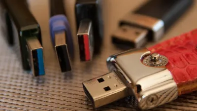 الناقل التسلسلي العالمي في الاتصالات USB