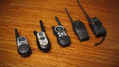 ما هو جهاز الاتصال اللاسلكي Walkie Talkie