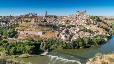 ماهي المدينة الأندلسية التي تعتبر قاعدة التجارة الأموية
