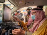 أمير القصيم يطلق التطبيقات الحديثة للمركبات الأمنية